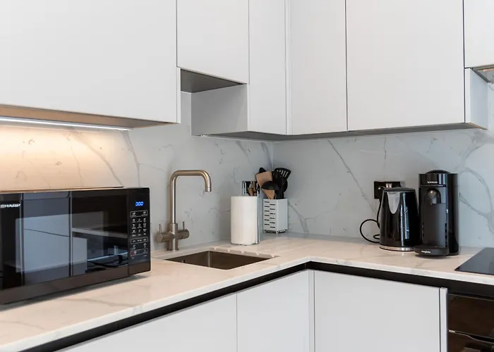 3 Bedroom Flat With Terrace In Central London