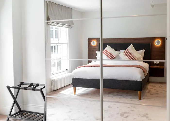 3 Bedroom Flat With Terrace In Central London