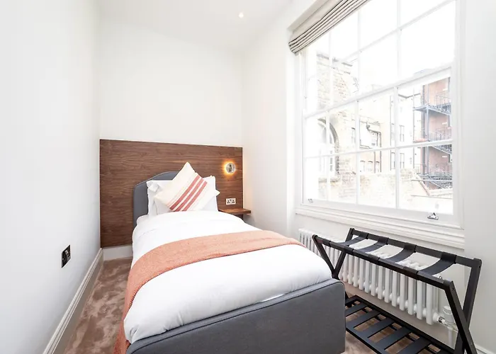 3 Bedroom Flat With Terrace In Central London